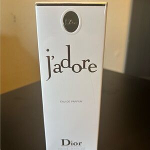 Dior J'adore Eau de Parfum in White Box